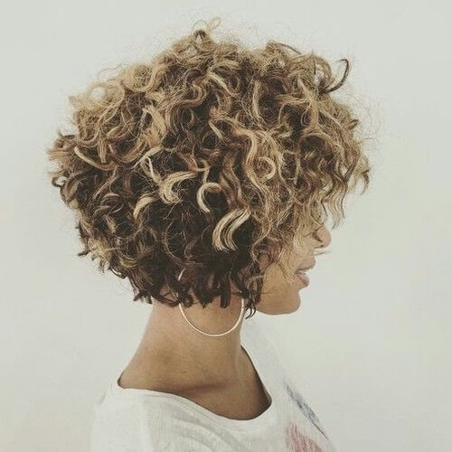 Short-Layered-Haircuts-for-Curly-Hair