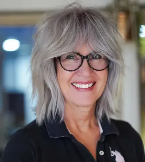 34 COOL WAYS TO WEAR SHORT GREY HAIR