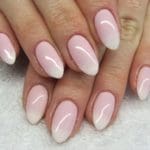 almond-shaped-acrylic-nails