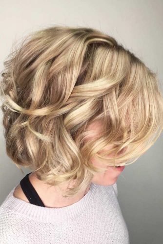 Blonde Short Bob Wavy Hair #shortbob #shortbobhairstyles #shorthairstyles #hairstyles #blondehair