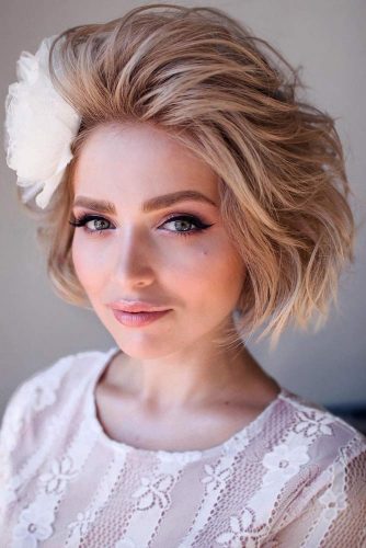 Bob Accessorized Hairstyles For Christmas Party #shorthairstyles #christmashairstyles #hairstyles #bobhairstyles