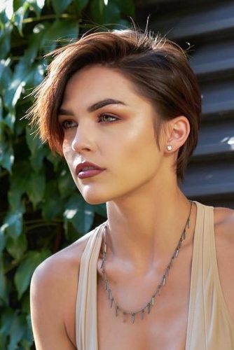 Brown Pixie Haircuts For Busy Mornings #pixiehairstyles #pixiecut #shorthair #hairstyles #brownhair