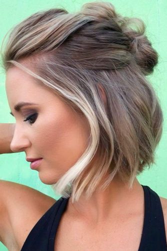 Half Up Hairstyles For Christmas Party #shorthairstyles #christmashairstyles #hairstyles #bobhairstyles