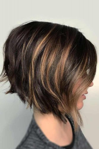 Inverted Bob Hairstyle #bobhaircuts #haircuts #invertedbob #shortbob #caramelhighlights