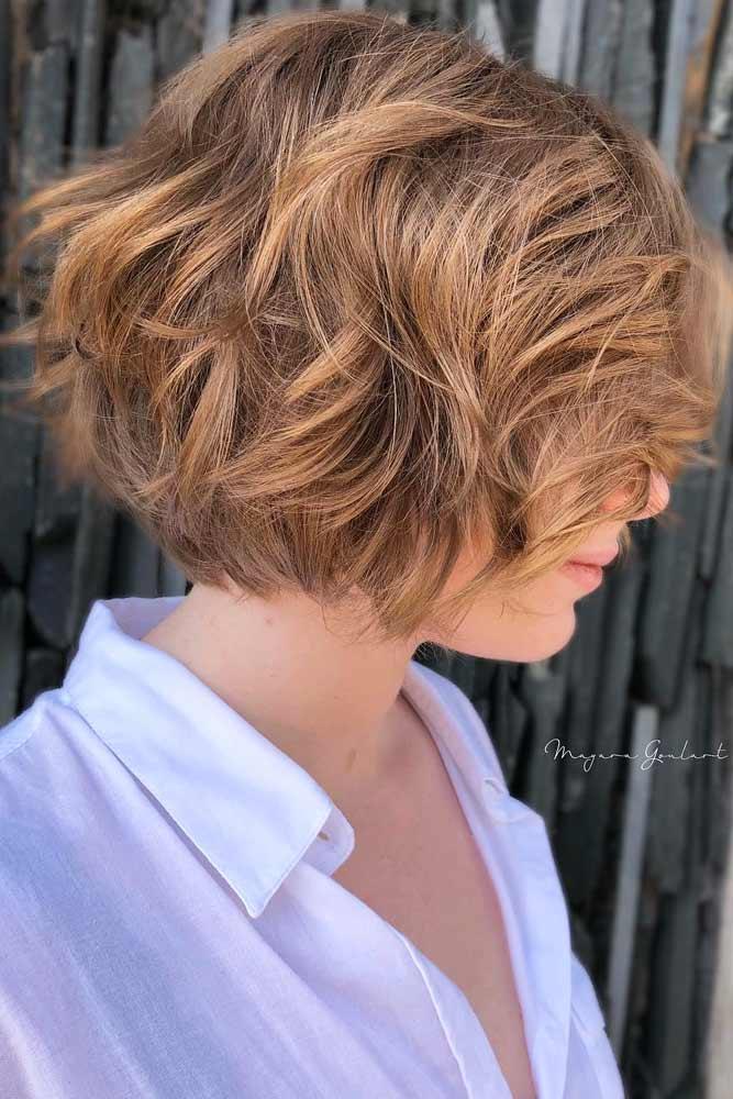 Layered Chin Length Messy Bob #layeredbobhairstyles #layeredbob #hairstyles #haircuts