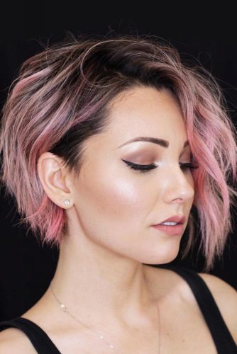 Layered Messy Pixie Bob With Rose Highlights #shorthaircuts #shorthairstyles #shorthair #bobhaircut #rosehighlights