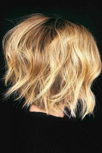 Messy Inverted Medium Bob Haircuts #mediumbob #haircuts #bobhaircuts #invertedbob