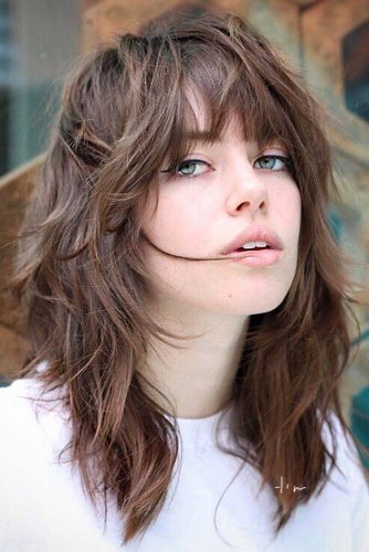 Messy Medium Shag Haircut With Bangs #shaghaircut #haircuts #bobhaircut #mediumhair