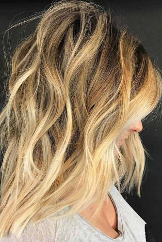 Messy Wavy Medium Hairstyles #mediumhairstyles #mediumhaircuts #hairstyles #wavyhair