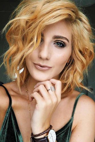 Side Parted Light Curls Bob Haircuts #mediumbob #haircuts #bobhaircuts #wavyhair