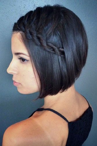Side Simple Twist Style For Christmas Party #shorthairstyles #christmashairstyles #hairstyles #bobhairstyles