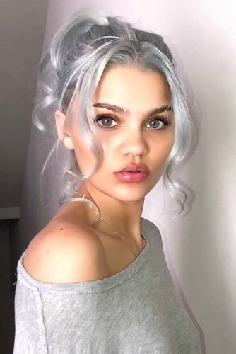 Top Tips for Choosing Right Hairstyle Silver #blondehair #wavyhair #ponytaiil