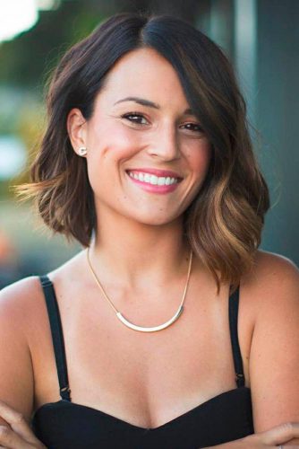 Wavy Bob Hairstyle With Side Part