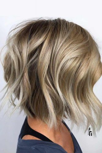 Wavy Inverted Medium Bob Haircuts #mediumbob #haircuts #bobhaircuts #invertedbob