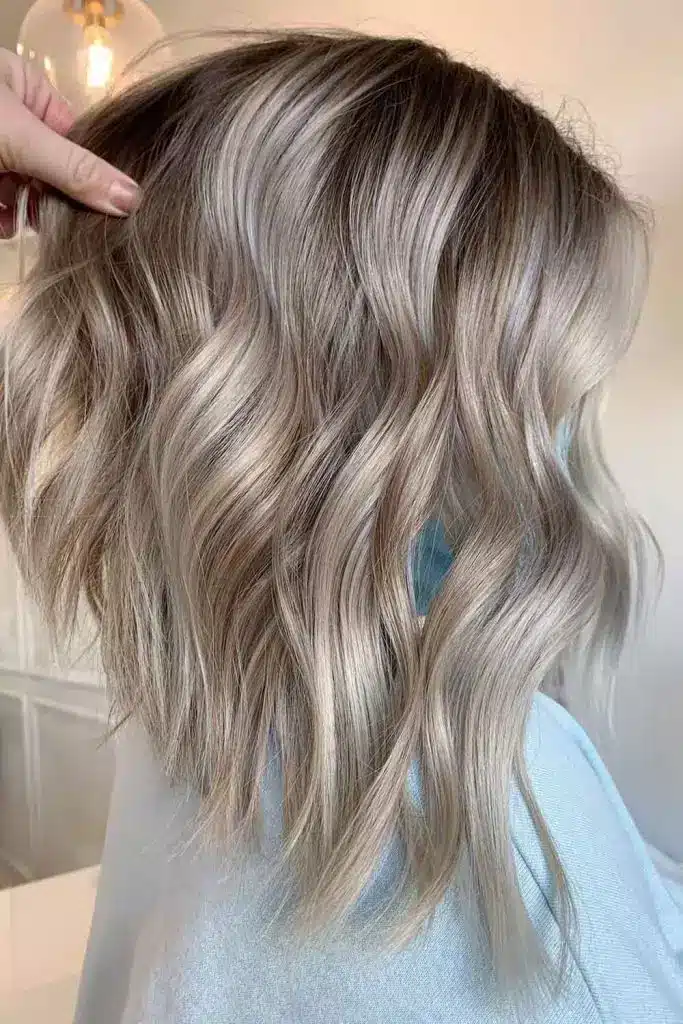 32 Finest Medium-Length Layered Haircuts for 2025