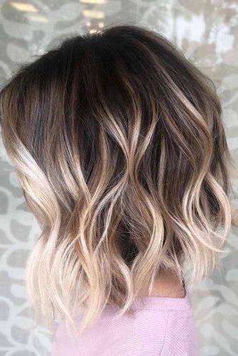 A line Messy Wavy Long Bob Hairstyle #wavyhair #hairtype #hairstyles #lobhaircuts #blondehighlights
