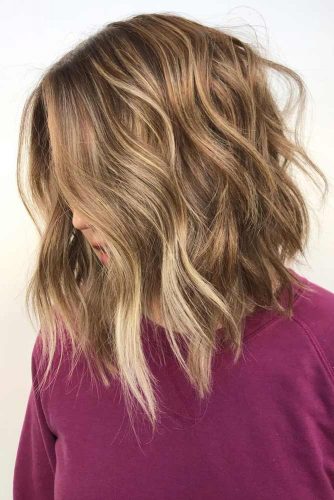 A line Shoulder Length Wavy Hairstyles #wavyhair #hairstyles #hairtypes #bobhairstyles