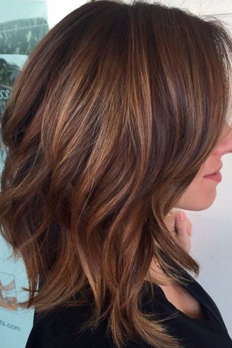 Amazing Ideas of Medium Haircuts for Perfect Look picture 6