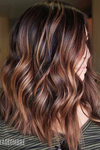 Beach Wavy Hairstyles For Brunette Girls With Chocolate Highlights #beachhairstyles #wavyhair #mediumlengthhairstyles #longbob #chocolatehighlights