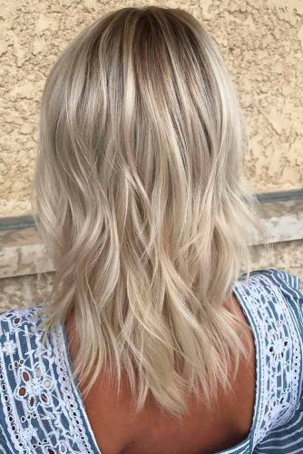 Chic Layered Haircut for Medium Length Blonde Hair #blondehairstyles #mediumlenghthair