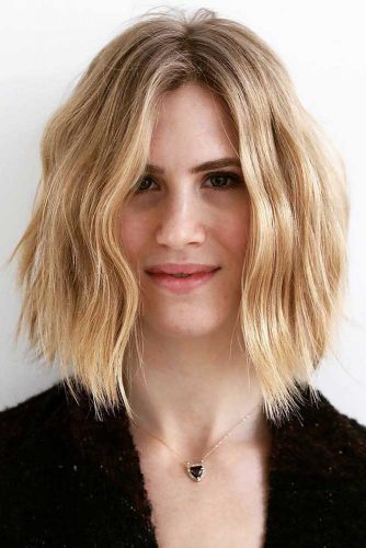 Cool Wavy Inverted Blonde Bob #shorthaircuts #bobhaircut #blondehair #invertedbob