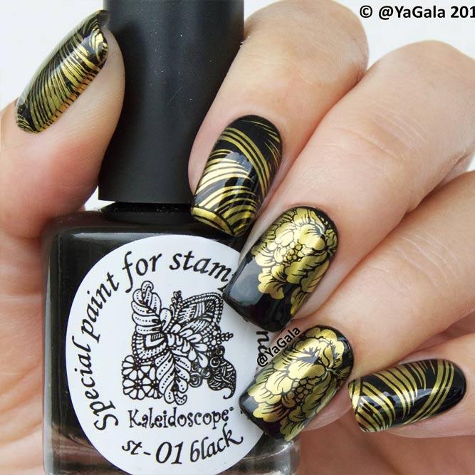 Gold Nails With Stamping Picture 3