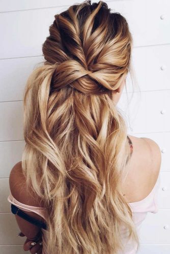 Half Up Messy Hairstyle #hairstylesforthinhair #hairstyles #thinhair #hairtype #halfuphairstyle