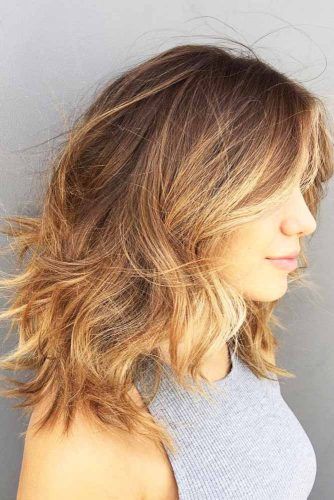 Layered Wavy Medium Hairstyles #mediumlengthhairstyles #mediumhair #layeredhair #hairstyles