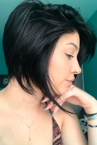 Medium Hair Layered Hairstyles With Side Bang #sidebang #brunette #bobcut #bobhaircuts