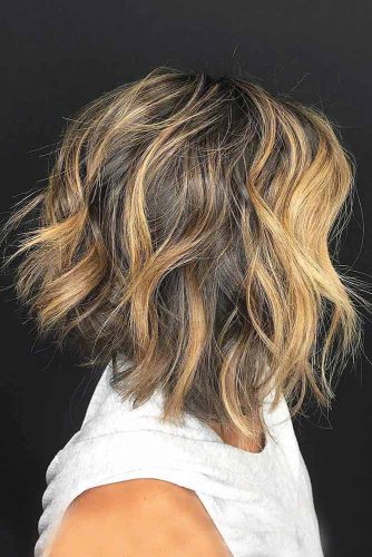 Medium Inverted Bob For Light Curly Hair #invertedbob #blondebalayage #messyhair #layeredhair