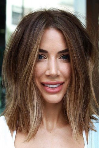 Medium Wispy Hairstyles For Brunette Girls #bob #wavyhair #mediumhair