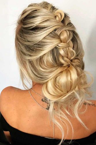 Messy Braided Bun #messyhairstyles #bunhairstyles