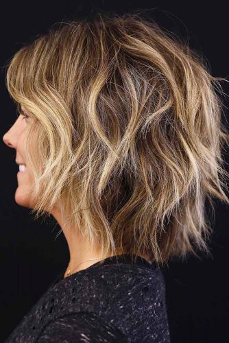 Messy Shoulder Length Hairstyle #shaghairstyles #shaghaircuts #mediumlength #hairstyles #blondehighlights