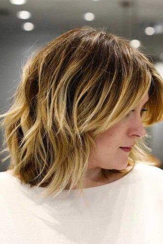 Middle Parted Messy Shoulder Length Haircuts With Bangs #shoulderlengthhair #layeredhaircuts #mediumhair #haircuts