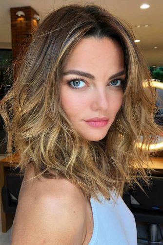 Middle Parted Shoulder Length Hair #shoulderlengthhair #mediumhairstyles #hairstyles #wavyhair #longbob