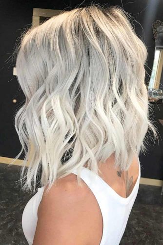 Middle Parted Wavy Messy Lob #shoulderlengthbob #bobhairstyles #hairstyles #mediumhairstyles #wavyhair