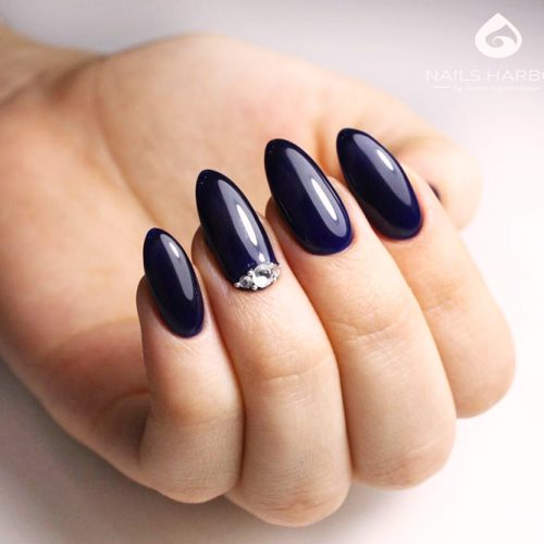 Navy Blue Almond Nails For Dark Colors Lovers #navybluenails