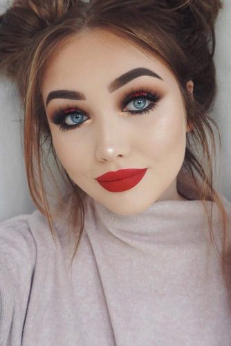Sexy Makeup with Red Lipstick picture 1