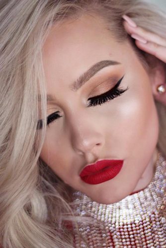 Sexy Makeup with Red Lipstick picture 4