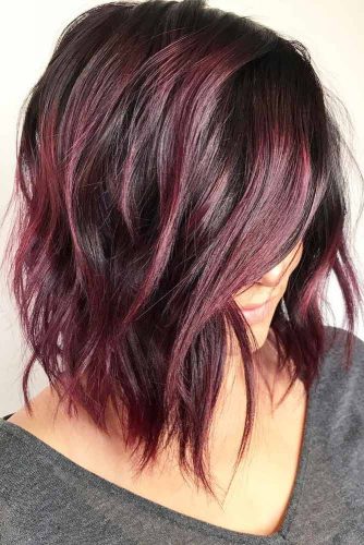 Shiny And Silky Layered Hair Burgundy Highlights #mediumlengthhairstyles #mediumhair #layeredhair #hairstyles #burgundyhighlights