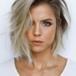 short-messy-bob-with-side-part-shorthaircuts-sho