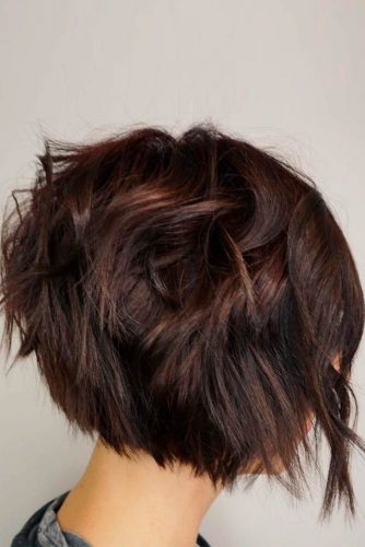 Bob invertido corto y desordenado con capas entrecortadas #brownhairstyles #shorthairstyles