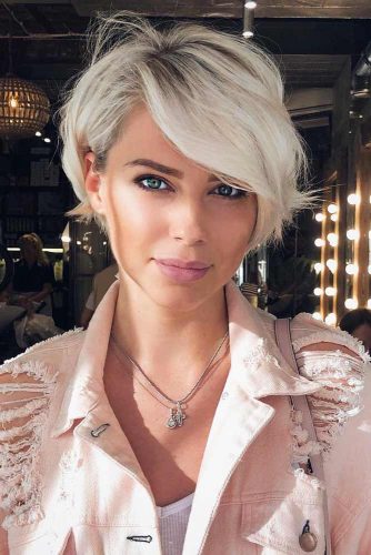 Short Pixie Bob Platinum Blonde Haircut With Side Bangs #shorthaircuts #bobhaircut #pixiecut #sidesweptbang