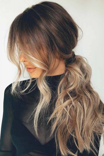 Side Messy Ponytail #hairstylesforthinhair #hairstyles #thinhair #hairtype #ponytail