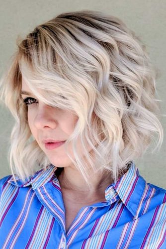 Side Part Short To Medium Wavy Bob #wavyhair #hairtype #hairstyles #bobhaircuts #blondehair