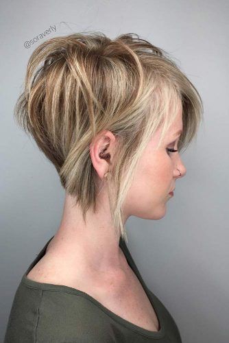 Side Parted Long Pixie Haircut #shorthaircuts #pixiecut #layeredpixie 