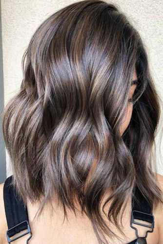 Side Parted Wavy Medium Length Hairstyles #wavyhair #hairstyles #hairtypes #mediumlength