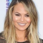 side-swept-bangs-chrissy-teigen31