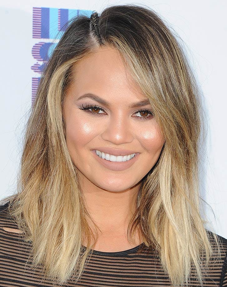 side swept bangs chrissy teigen31