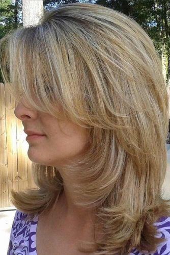 Straight Shoulder Length Haircuts With Bangs #shoulderlengthhair #layeredhaircuts #mediumhair #haircuts